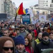 ‘Meerdere tienduizenden deelnemers’ op coronabetoging in Brussel, zes personen opgepakt  
