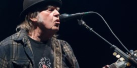 Neil Young wil Spotify doen kiezen: ‘Joe Rogan of ik’  