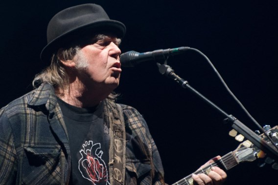 Neil Young wil Spotify doen kiezen: ‘Joe Rogan of ik’
