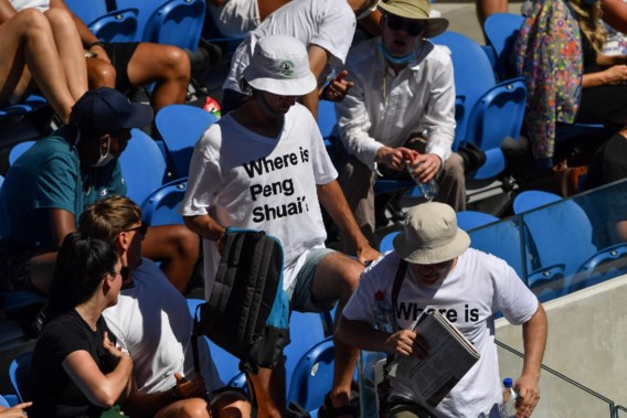 ‘Waar is Peng Shuai?’-T-shirts weer toegelaten op Australian Open 