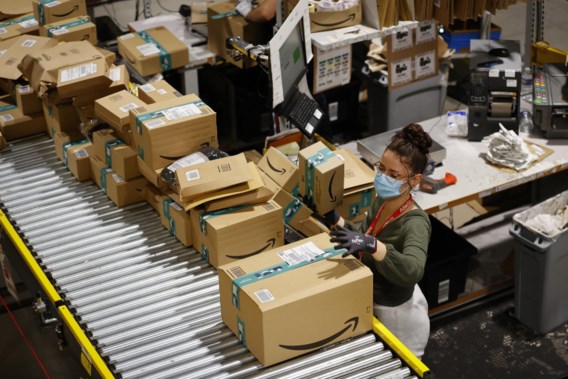 Amazon stopt met betalen werknemers om positief te tweeten over bedrijf