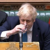 Boris Johnson niet van plan om op te stappen: ‘Natuurlijk wil de oppositie mij weg’  