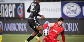 Charleroi wint bij STVV en zet Anderlecht onder druk  
