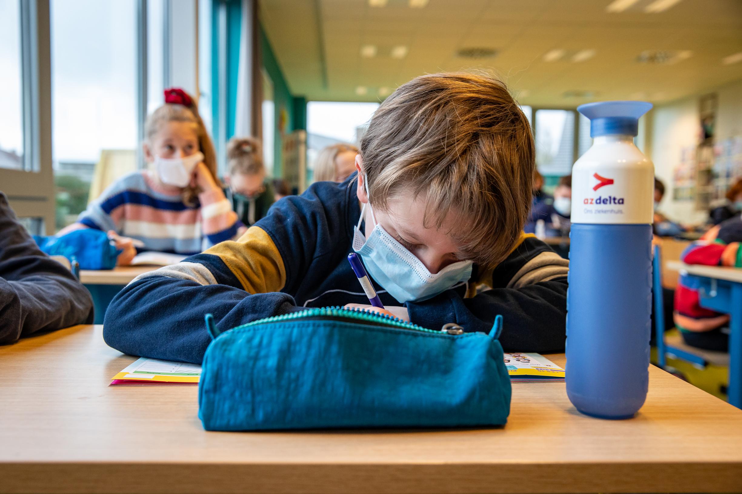 Waarom Mondmaskers Voor Kinderen Vanaf Begin Omstreden Waren | De Standaard