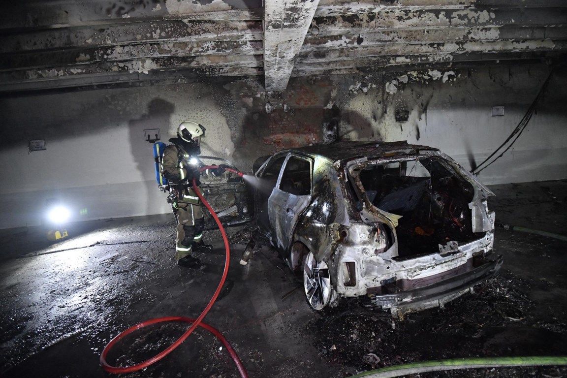 Tegenslag sieraden Resultaat Garages zijn niet voorzien op brand elektrische auto's' | De Standaard Mobile Tegenslag sieraden Resultaat Garages zijn niet voorzien op brand elektrische auto's' | De Standaard Mobile