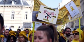 Parijs pakt endometriose aan: ‘Nee, extreme pijn bij je regels is niet normaal’  