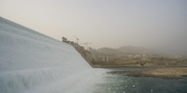  Grootste stuwdam van Afrika wekt eerste elektriciteit op  