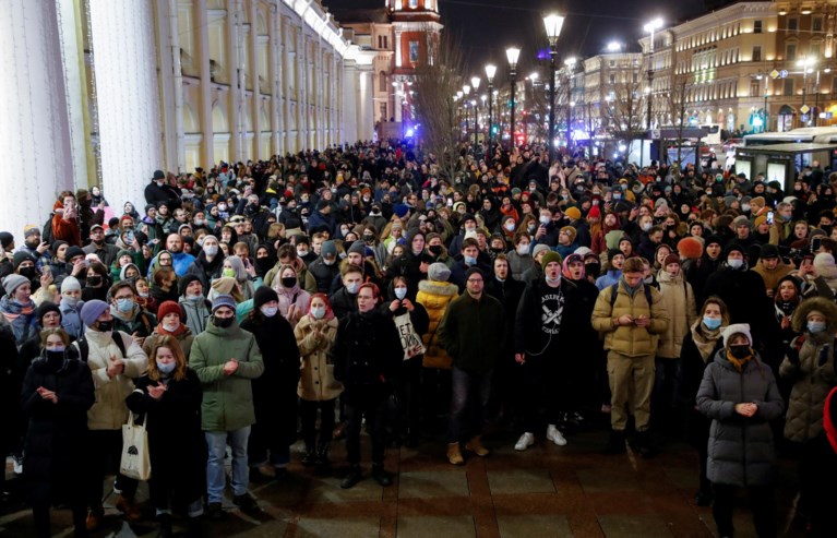 Groot protest in Sint-Petersburg: Russen spreken zich uit tegen de oorlog