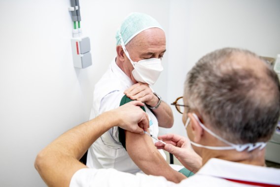 Federale regering zet licht op groen voor verplichte vaccinatie zorgpersoneel