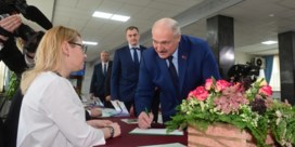 Wit-Russische president Loekasjenko verstevigt machtspositie na referendum  