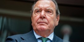 Oud-kanselier Schröder ziet medewerkers vertrekken