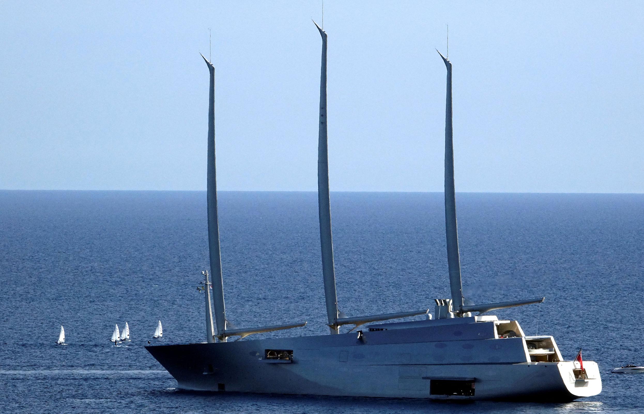 L’Italia ha catturato lo yacht a vela più grande del mondo: lo yacht di Melnichenko