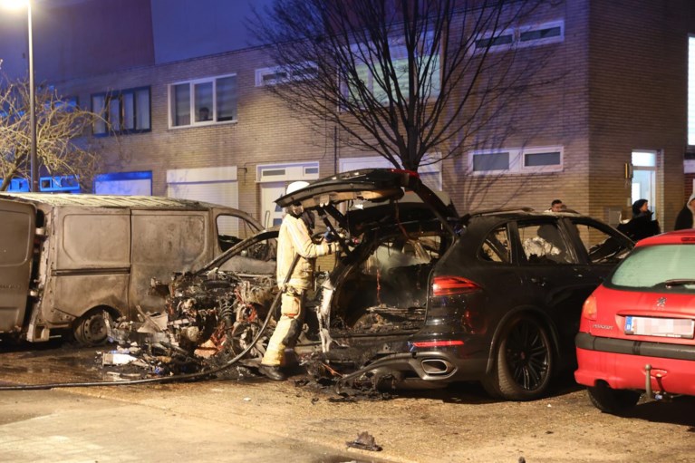 Opnieuw vijf wagens beschadigd na hevige brand in Hoboken
