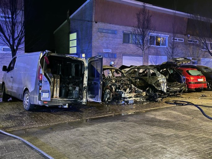 Opnieuw vijf wagens beschadigd na hevige brand in Hoboken