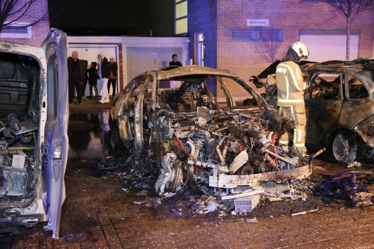 Opnieuw vijf wagens beschadigd na hevige brand in Hoboken