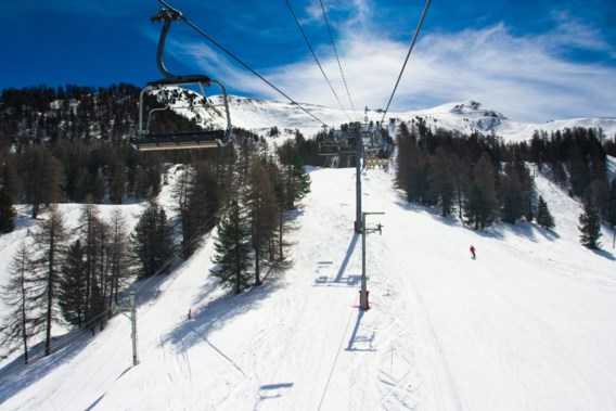 Nederlandse studentenclubs breken skivakantie af nadat après-ski eindigde in ziekenhuis