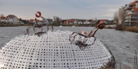 Wuivende krabben van Panamarenko zijn terug in Knokke