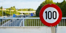 Peeters verwerpt voorstel Groen voor 100 kilometer per uur op autosnelweg: ‘Bestuurders kunnen dat perfect zelf beslissen’
