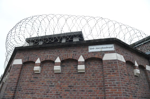 Regering houdt gevangenissen Dendermonde en Sint-Gillis langer open