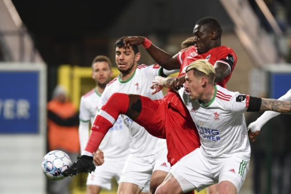 Antwerp wint met het kleinste verschil bij OH Leuven en doet goede zaak in de strijd voor de Champions’ play-offs