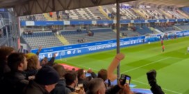 Antwerp-fans verwelkomen Overmars met opblaasbare penis