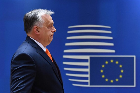 Commissie schiet toch in actie tegen corruptie in Hongarije