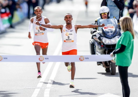 Nederlander Nageeye wint marathon Rotterdam, Abdi net naast podium
