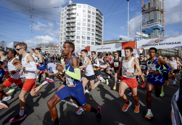 Nederlander Nageeye wint marathon Rotterdam, Abdi net naast podium