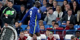 Lukaku gaat met Chelsea ten onder tegen Arsenal, De Bruyne leidt City weer naar koppositie Premier League