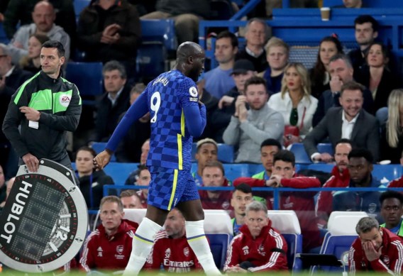 Lukaku gaat met Chelsea ten onder tegen Arsenal, De Bruyne leidt City weer naar koppositie Premier League