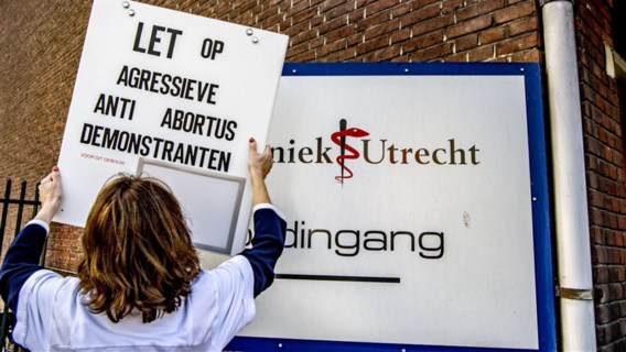 Vrouwen kunnen in Nederland met ‘abortusbuddy’ naar abortuskliniek 