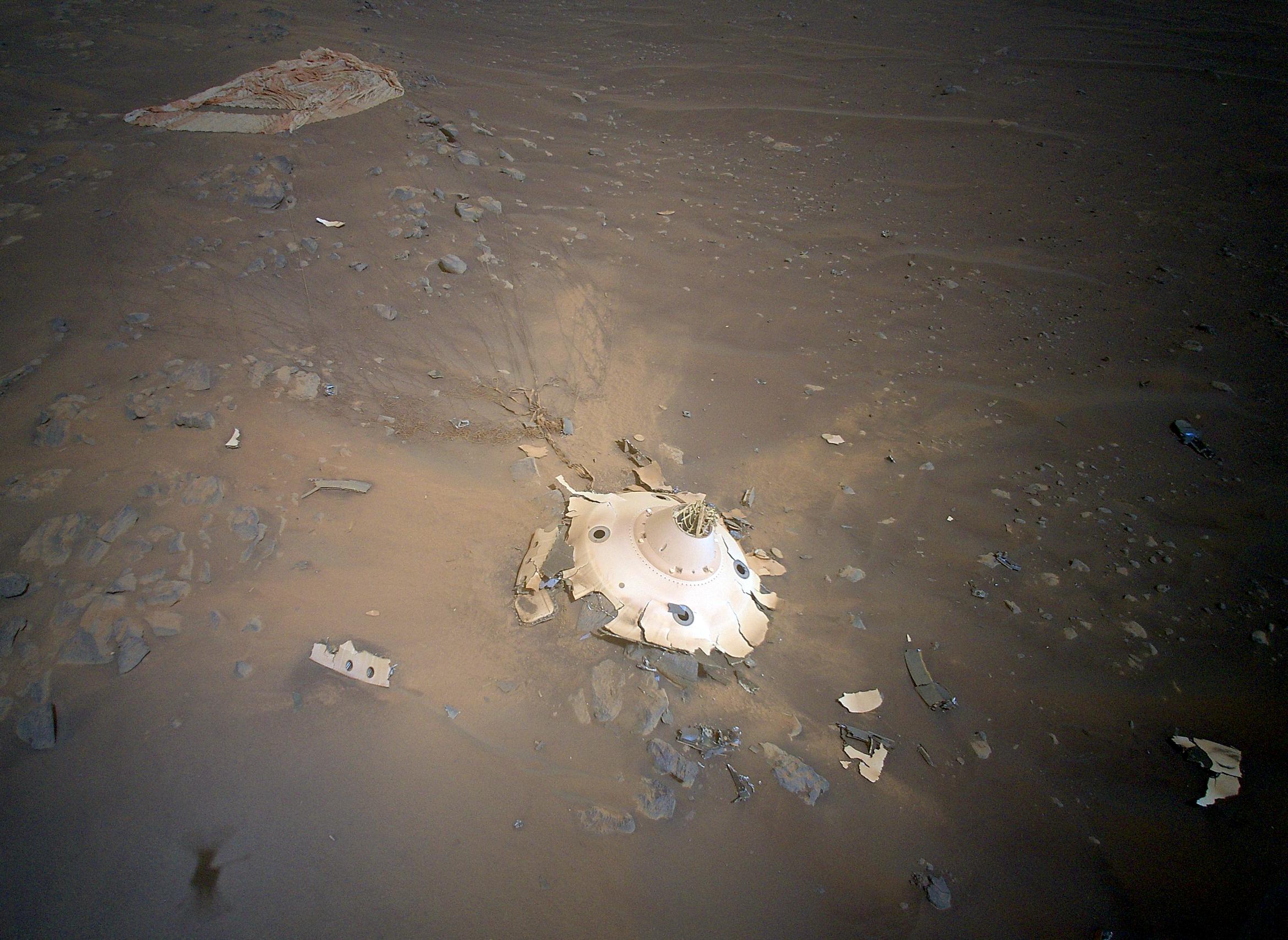 La NASA scopre rottami di metallo su Marte