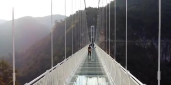 Vietnam opent langste glazen brug ter wereld