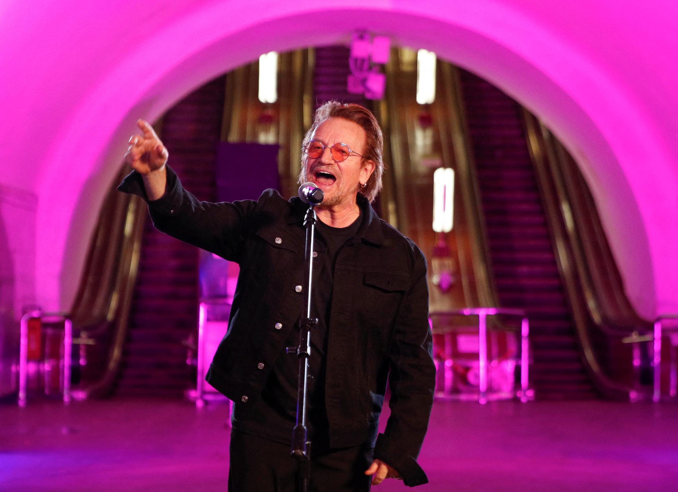 Bono gives surprise performance in Kiev metro station