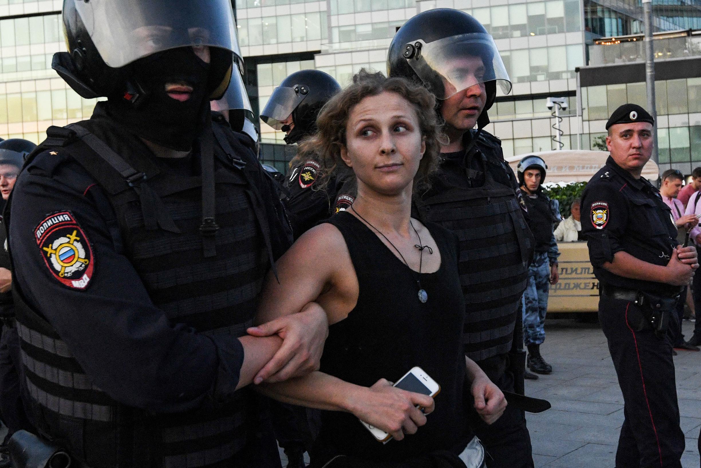 Bandlid Pussy Riot Ontvlucht Rusland De Standaard