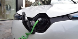Elektrische auto’s parkeren gratis door ‘lacune in wet’