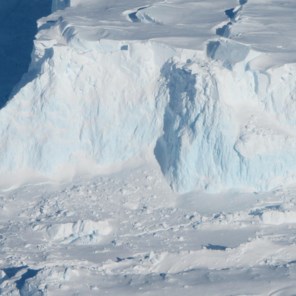 Waarom wetenschappers zich zorgen maken over deze smeltende gletsjer op Antarctica