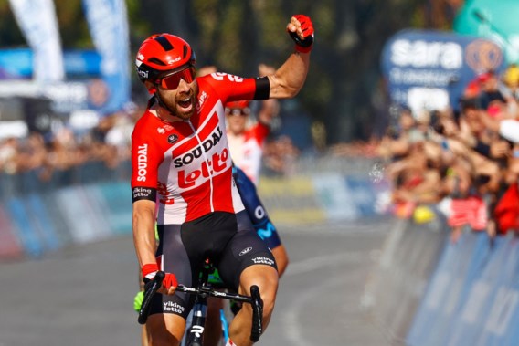 De Gendt doet het weer: tien jaar na ritzege op Stelvio wint hij opnieuw in Giro