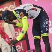 Biniam Girmay stapt uit de Giro na incident met kurk