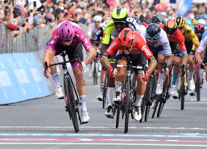 Ontgoochelde Caleb Ewan stapt uit de Giro