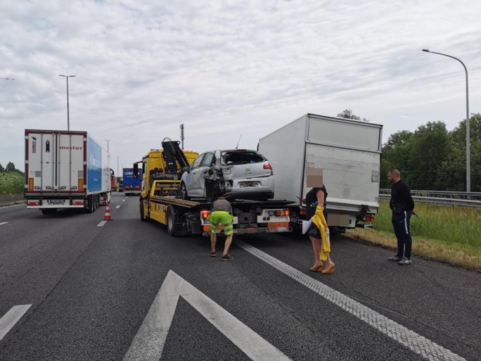 Alweer zwaar ongeval op E17: trucker in levensgevaar nadat hij inrijdt op file