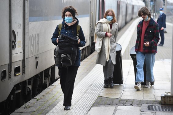 Maandag verdwijnen PLF en mondmasker op openbaar vervoer en in woonzorgcentra