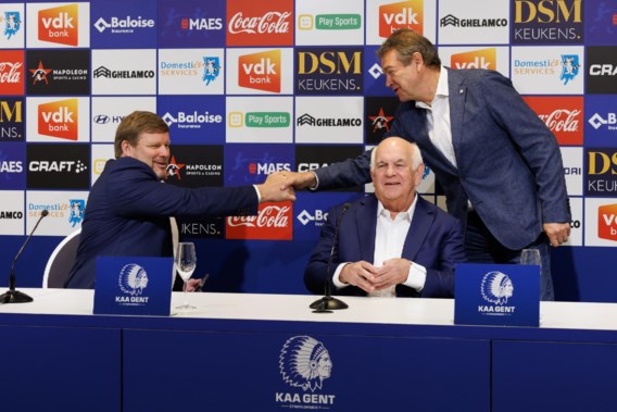 Hein Vanhaezebrouck met voorzitter Ivan De Witte en manager Michel Louwagie. 