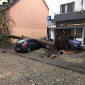 Tornado raast door West-Duitsland: 1 dode en veertig gewonden