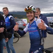 Remco Evenepoel verliest leiderstrui in Ronde van Noorwegen, Ethan Hayter sprint naar ritwinst