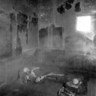 In het ‘huis van de smid’ in Pompeji werden in 1934 de skeletten van een liggende man en een  ineengezakte vrouw gevonden.  