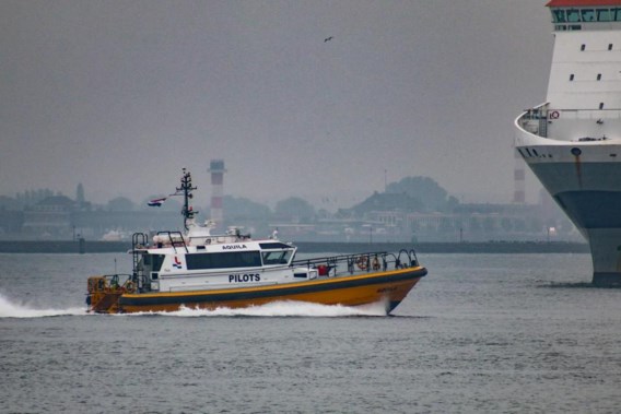 Vliegtuigje crasht in Calandkanaal in Rotterdam: zoektocht naar 2 slachtoffers 