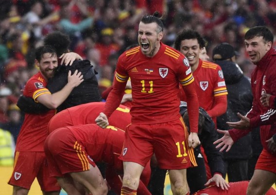 Wales plaatst zich met veel geluk voor het WK in Qatar