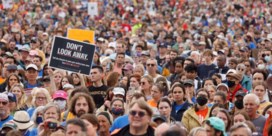 Tienduizenden demonstranten komen op straat tegen wapengeweld: ‘Genoeg is genoeg’