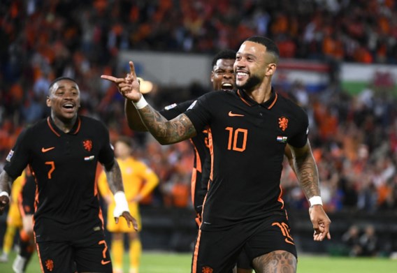 Memphis Depay maakt fout tegen Polen goed en redt Nederland in de slotfase